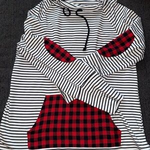 ANDREE BY UNIT Black and White Striped Top